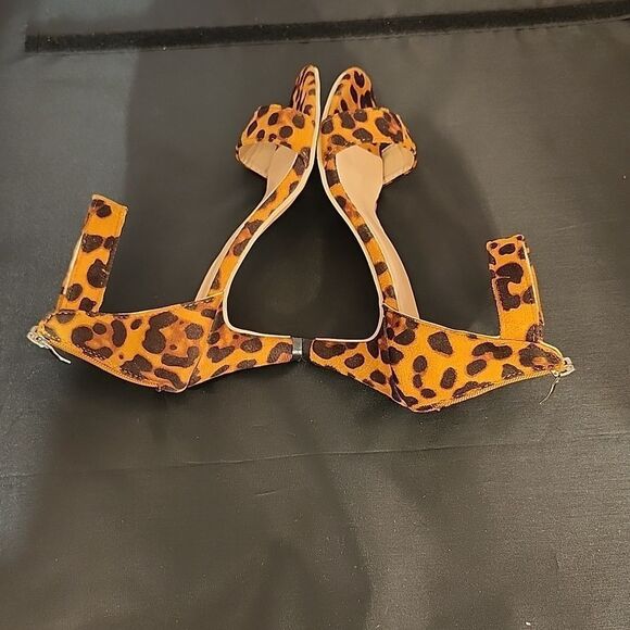 BRAND NEW WOMEN  OPEN-TOE  ANKLE-STRAP LOW HEEL ANIMAL PRINT SANDAL - Picture 11 of 14